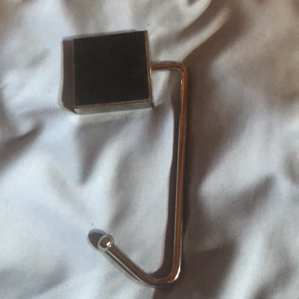 Able handbag hook - Picture 2 of 3